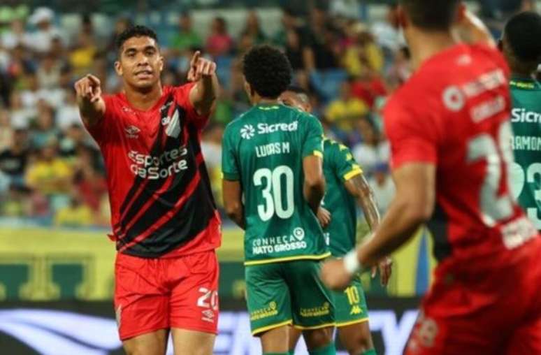 Furacão vence na Arena Pantanal –