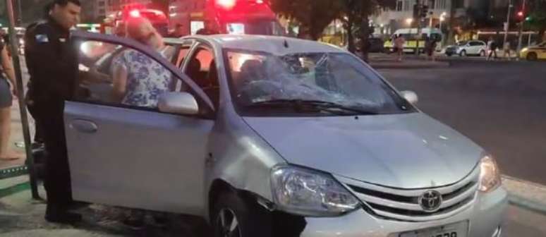 Motorista invade ciclovia em Copacabana e atropela três pessoas