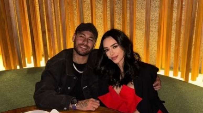 Bruna Biancardi e Neymar jantam a dois