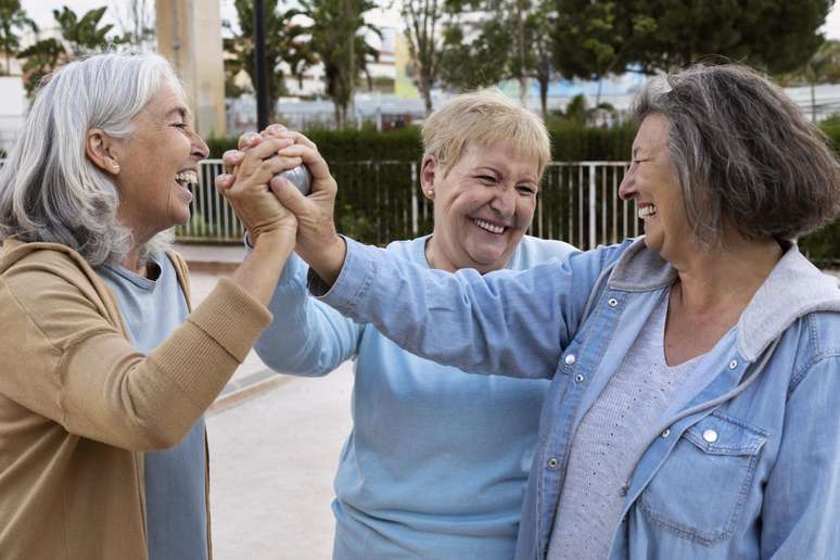 Confira os benefícios das amizades para os idosos