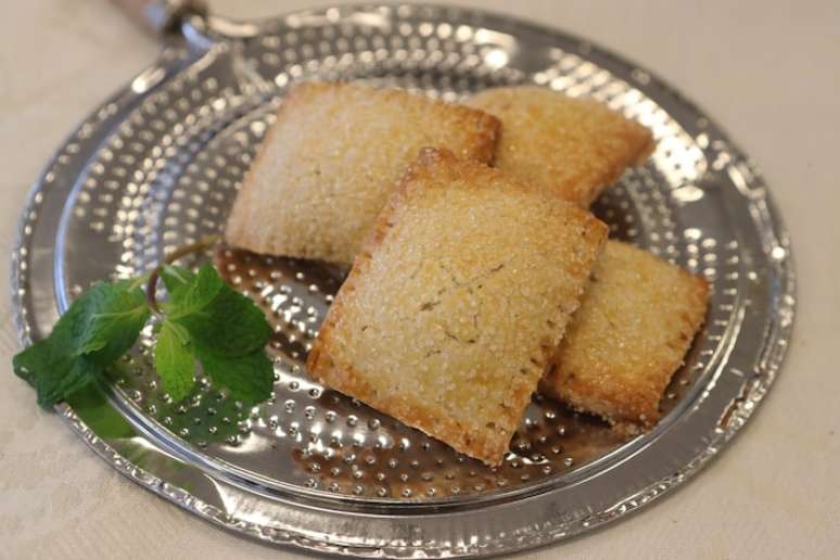 Pastel de forno com creme de confeiteiro e geleia de frutas vermelhas