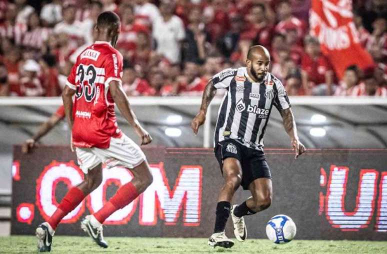 Patrick voltou a atuar com a camisa do Santos