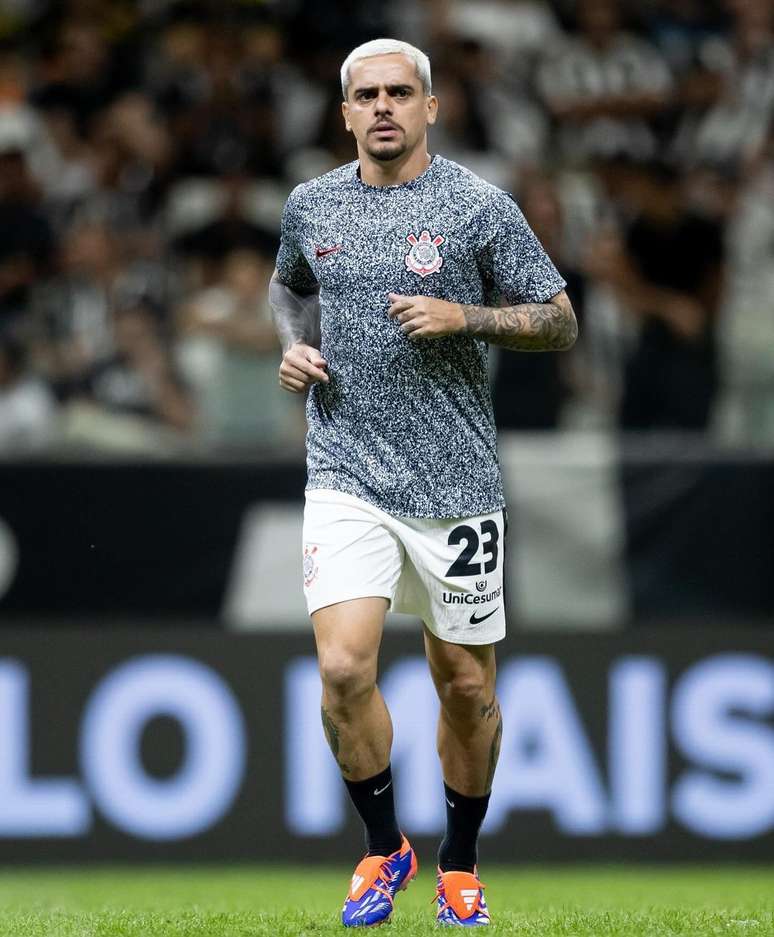 Fagner avalia sequência do Corinthians após derrota contra o Atlético-MG pelo Brasileirão: 'é ter a cabeça no lugar'. 