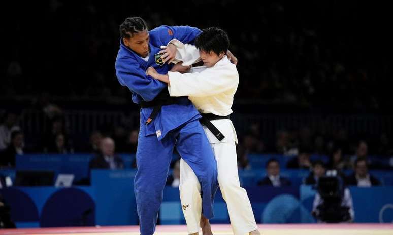 Rafaela Silva agradece à torcida em Paris.