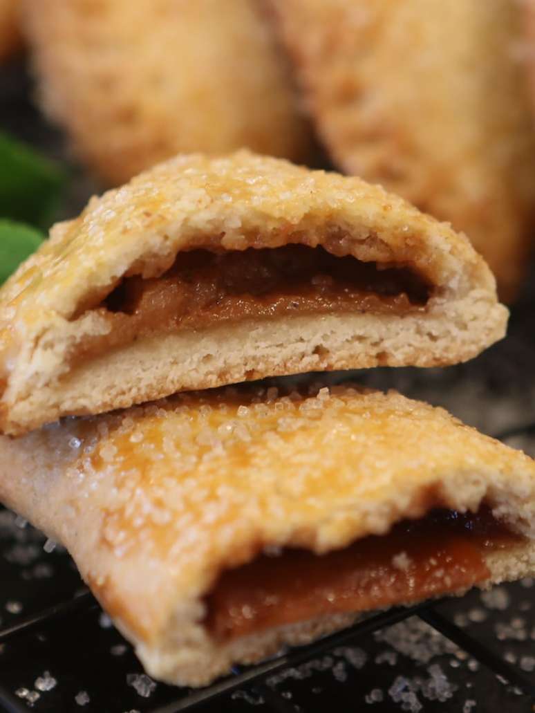 Pastel de forno de goiabada com queijo (romeu e julieta)