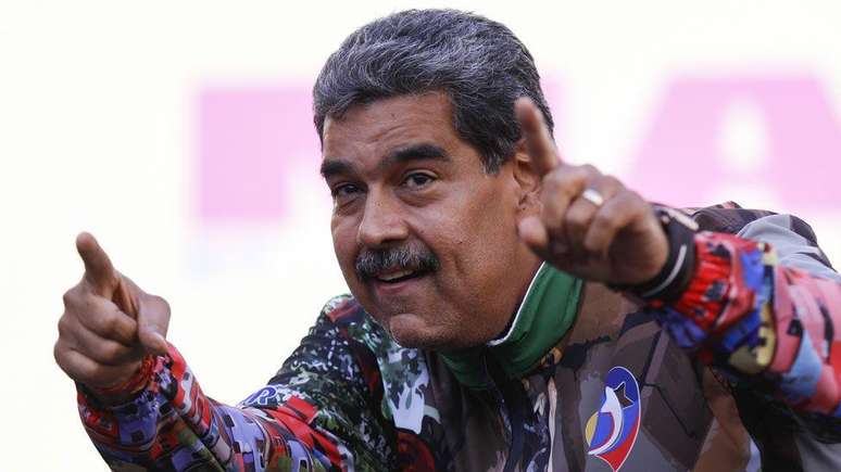 Segundo CNE, Maduro foi eleito para terceiro mandato; ele está no poder há 11 anos.