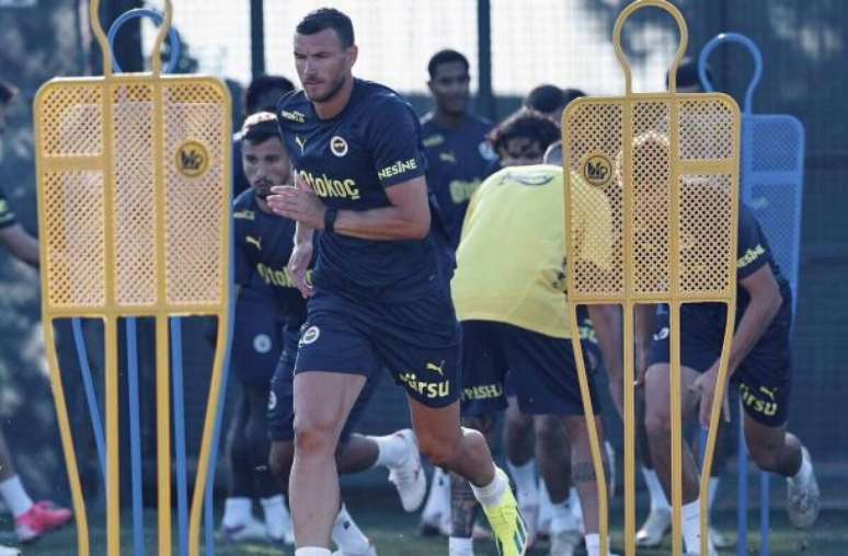 Jogadores do Fenerbahçe durante treinamento da equipe –