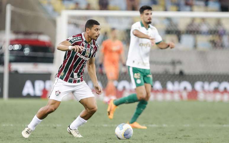 André tem chance de seguir no Fluminense em 2024, enquanto Fulham retirou proposta pelo volante