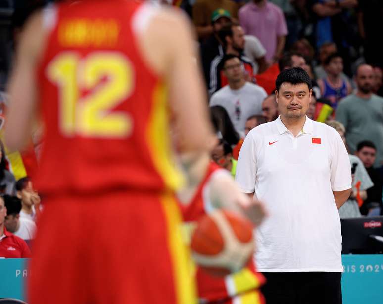 Yao Ming como auxiliar de basquete da China