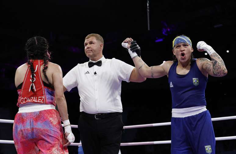 Bia Ferreira vence por decisão unânime e avança às quartas no boxe dos Jogos de Paris