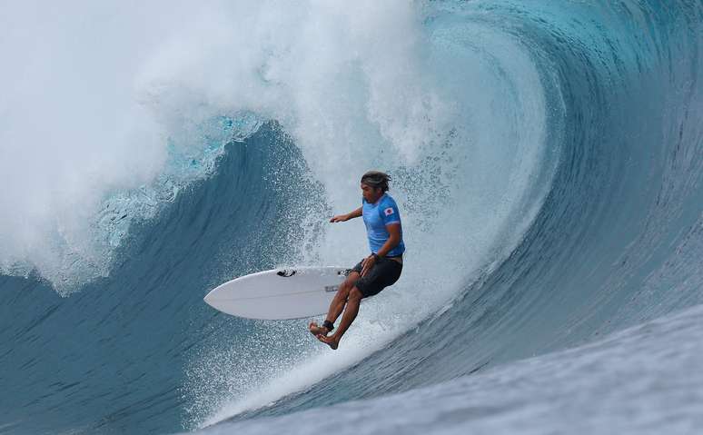 Gabriel Medina vence Kanoa Igarashi nas oitavas do surfe olímpico