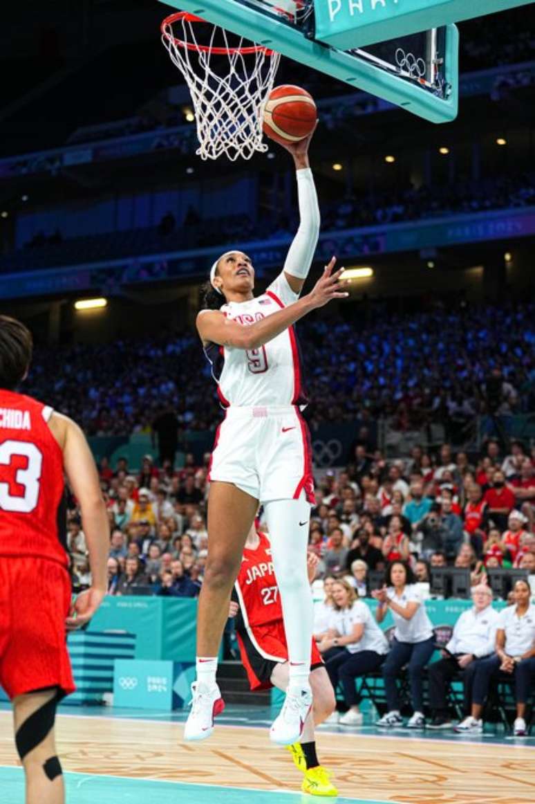 A'Ja Wilson convertendo uma bandeja. Divulgação/USA Basketball