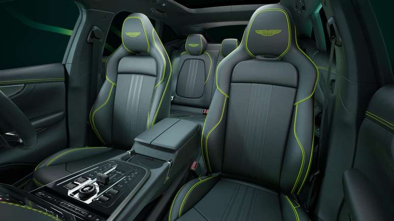 Novo Aston Martin DBX707 AMR24