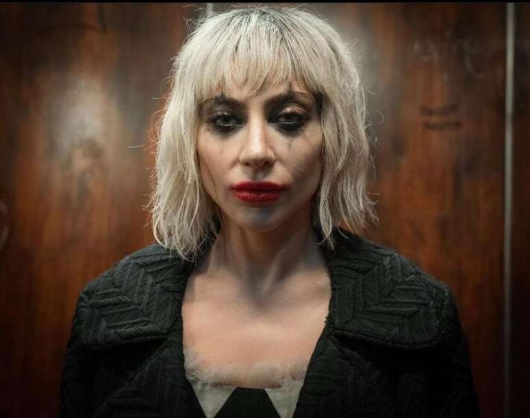 A cantora a atriz Lady Gaga como a personagem Arlequina em 'Coringa'