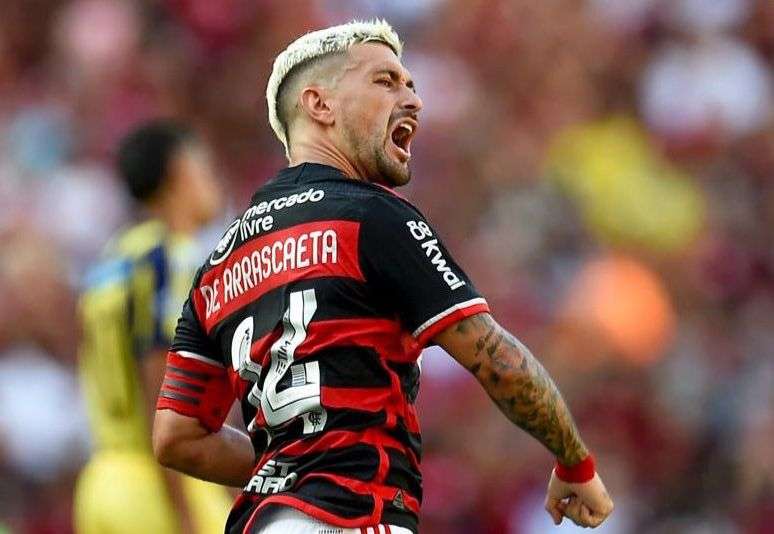 Arrascaeta comemorando gol marcado pelo Flamengo 