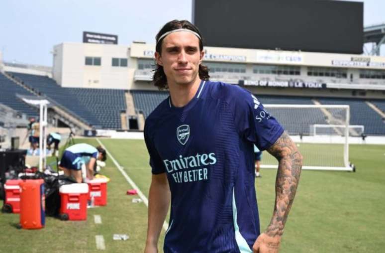 Nova contratação do Arsenal em seu primeiro treinamento com a camisa do time londrino –