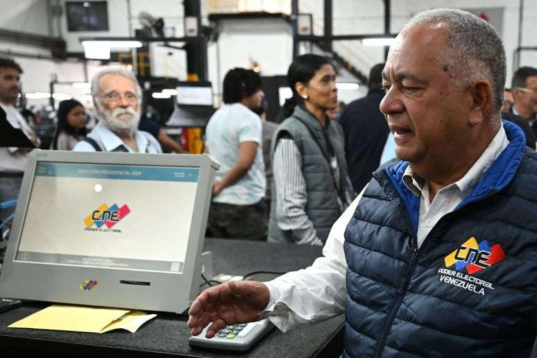 A máquina de votação é semelhante a um computador pessoal