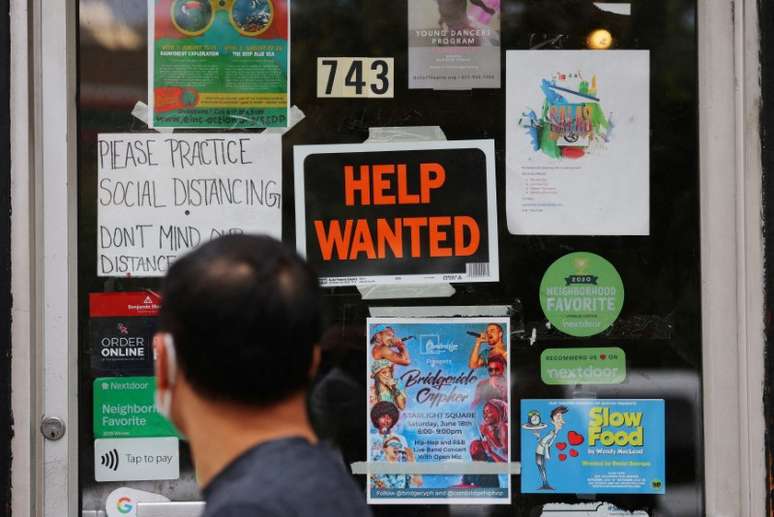 Anúncio de vaga de trabalho em Cambridge, EUA
08/07/2022. REUTERS/Brian Snyder/File Photo