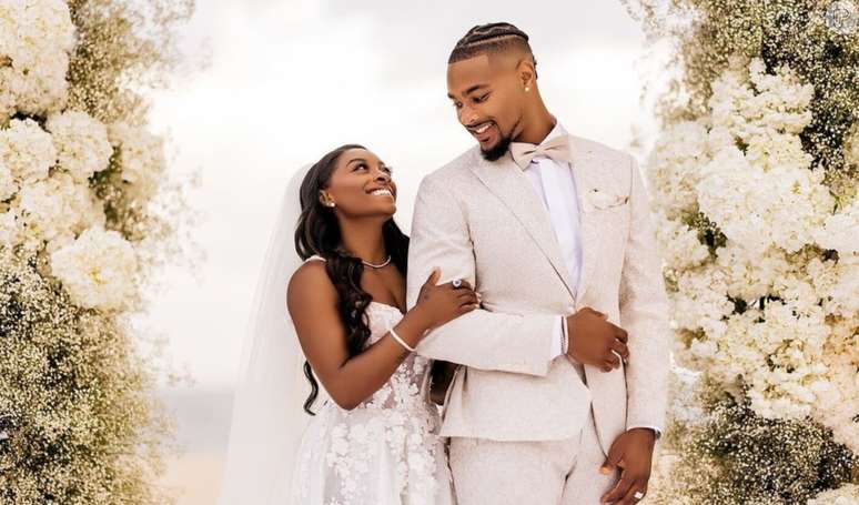 Casamento de Simone Biles e Jonathan Owens, antes das Olimpíadas de Paris 2024, esbanjou luxo e troca de vestidos.