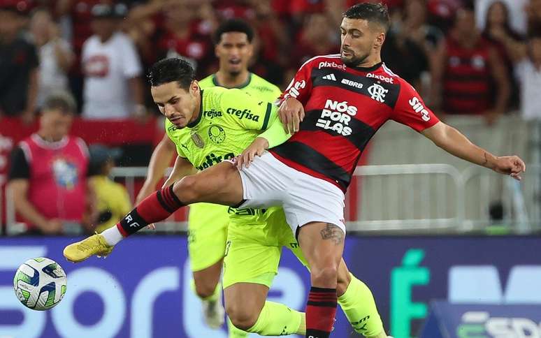 Raphael Veiga surge como grande esperança de gols do Palmeiras no Maracanã