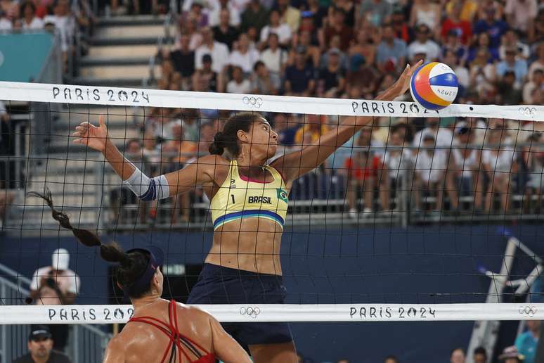 As jogadoras brasileiras Ana Patricia e Duda enfrentam dupla espanhola 