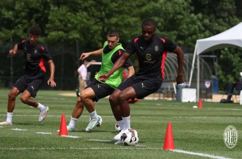 Jogadores do Milan durante treinamento da equipe –