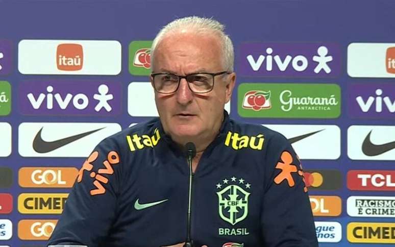 Dorival Júnior durante coletiva da Seleção Brasileira