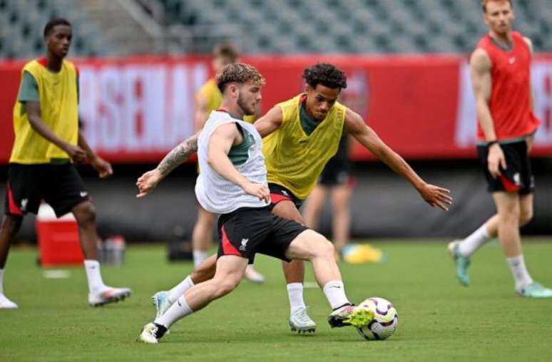 Jogadores do Liverpool durante treinamento da equipe –