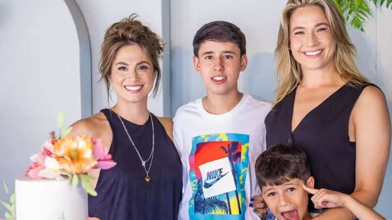 Fernanda Gentil afirmou que sofre com a saudade da família