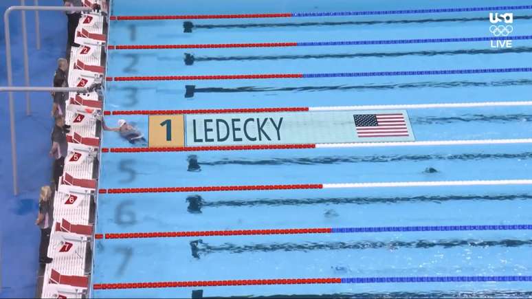 Ledecky finalizou a prova e esperou competidoras