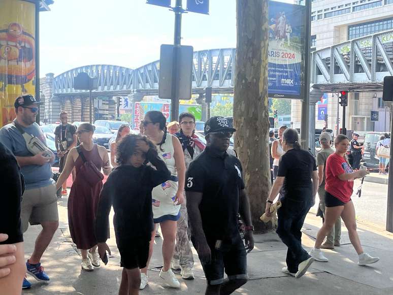 Fans von Simone Biles füllen die Bercy Arena