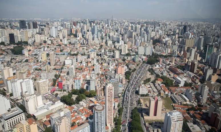 Em projeção da pesquisa, no cenário pessimista, a faixa central do Estado de São Paulo aparece como a região que ficará com as temperaturas mais elevadas.