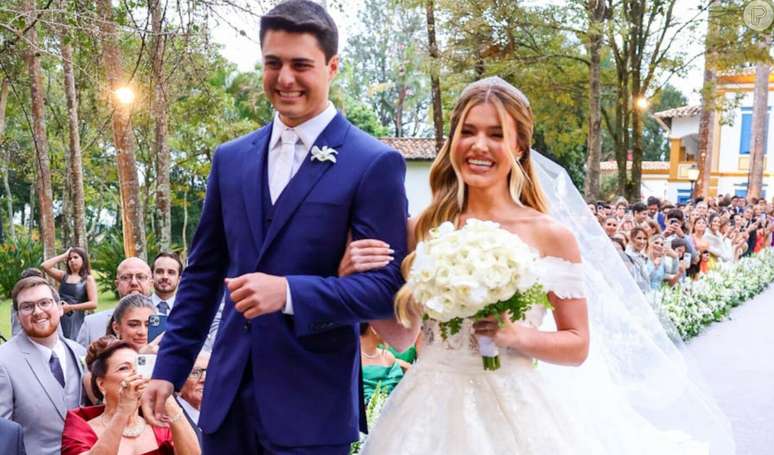 Júlia Vieira e Luigi César, filho de César Filho e Elaine Mickely, se casaram nesta terça-feira (30) em São Paulo.