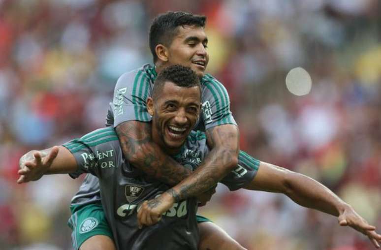 Dudu e Victor Hugo marcaram os gols da última vitória alviverde contra o time carioca no Maracanã em 2015. 