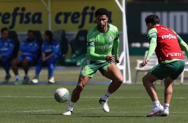 Murilo durante treino do Palmeiras na Academia de Futebol —