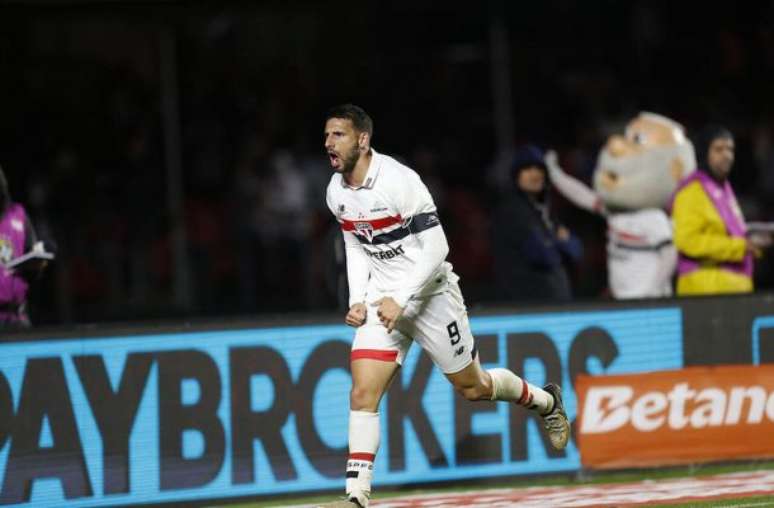 Calleri engatou 14 jogos pelo São Paulo e foge de lesões