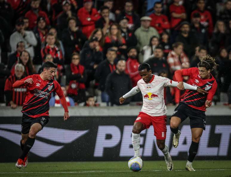 Helinho, jogador do Red Bull Bragantino. 