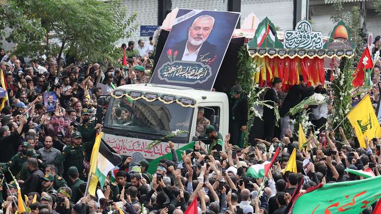 Cortejo fúnebre para Ismail Haniyeh reuniu multidão nas ruas de Teerã