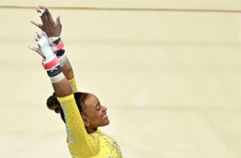 Rebeca logo após sua atuação em um dos quatro aparelhos na final da ginástica individual feminina. Atleta do Flamengo é prata –