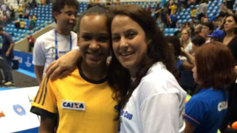 Rebeca e sua primeira treinadora, Monica dos Anjos