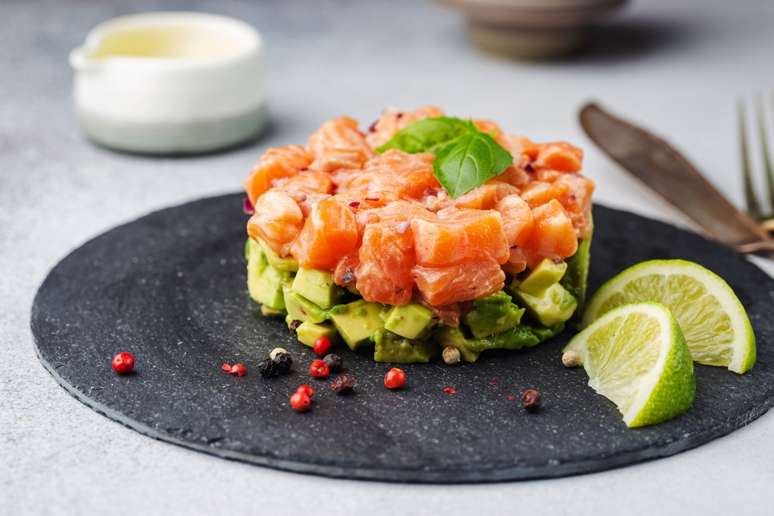 Tartar de salmão com abacate 