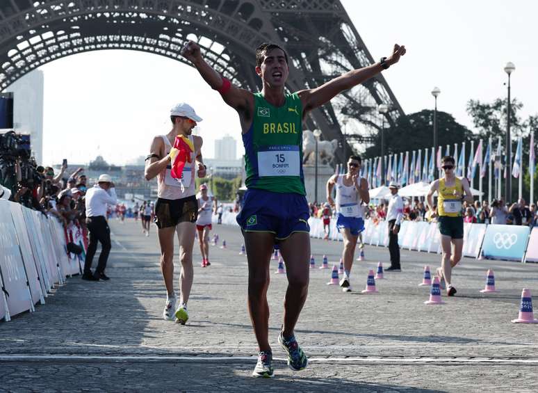 Caio Bonfim completa os 20 km da marcha atlética