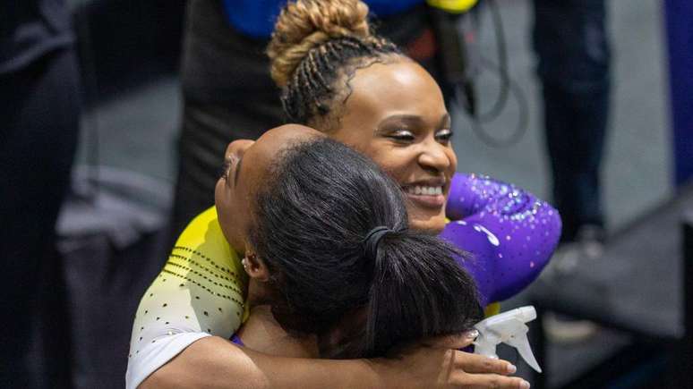 Apesar de rivais, Simone Biles e Rebeca Andrade sempre demonstraram apoio uma à outra