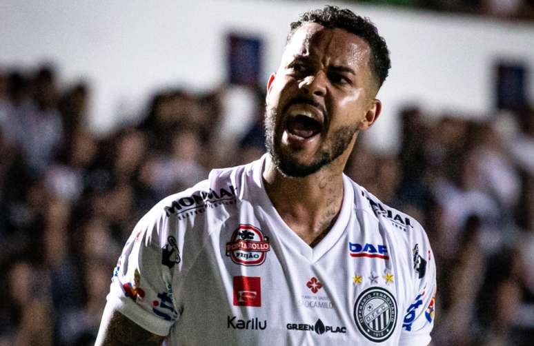 Maxwell defende o Operário 