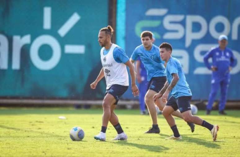 Braithwaite faz primeiro treino no Grêmio —