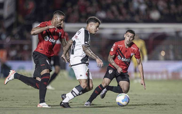 Vasco e Atlético-Go ficaram na igualdade no jogo de ida das oitavas de final da Copa do Brasil