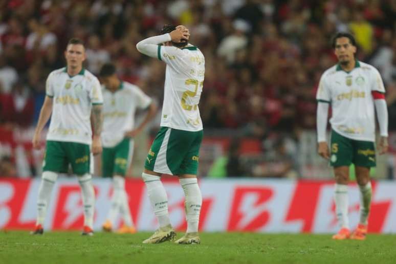 Palmeiras joga mal e perde para o Flamengo por 2 a 0 na Copa do Brasil; classificação está ameaçada