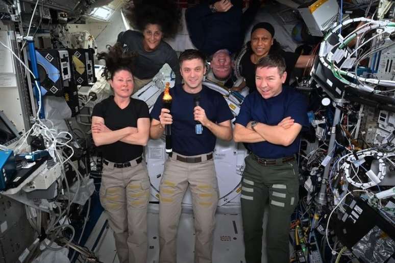 Astronautas praticam Olimpíadas no espaço