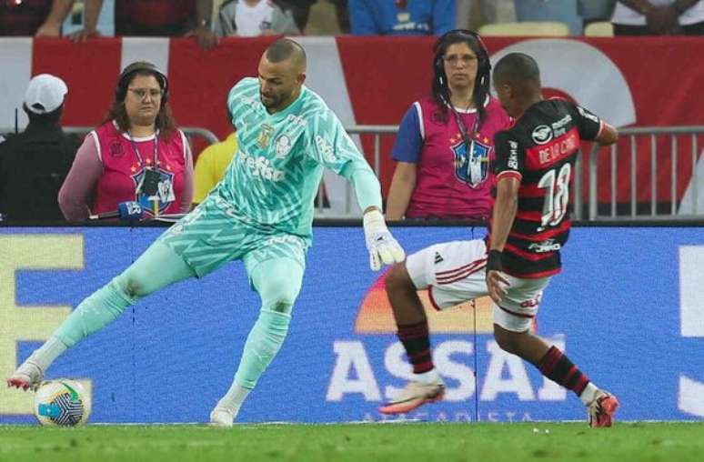 Weverton em partida contra o Flamengo –