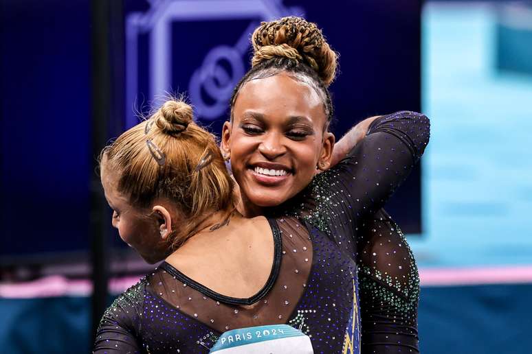 Rebeca e Flávia representaram o Brasil na final no individual geral da Ginástica 